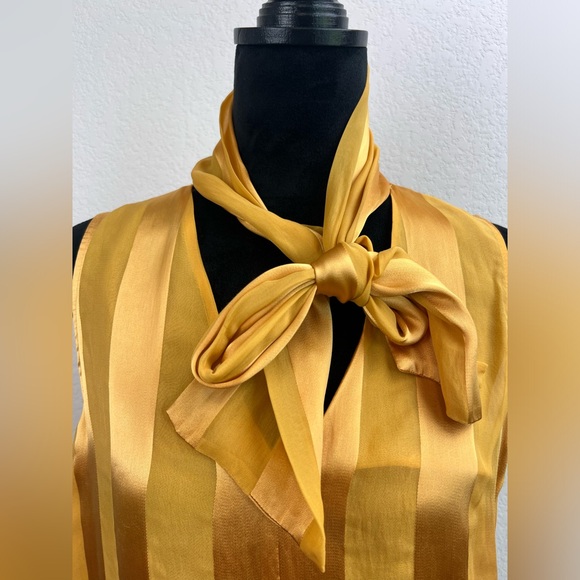 Alice + Olivia Gwenda Sleeveless Tie Neck Blouse Size Small - Picture 3 of 11